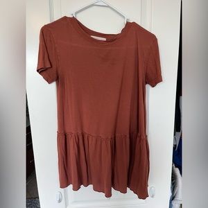 short sleeve maroon top